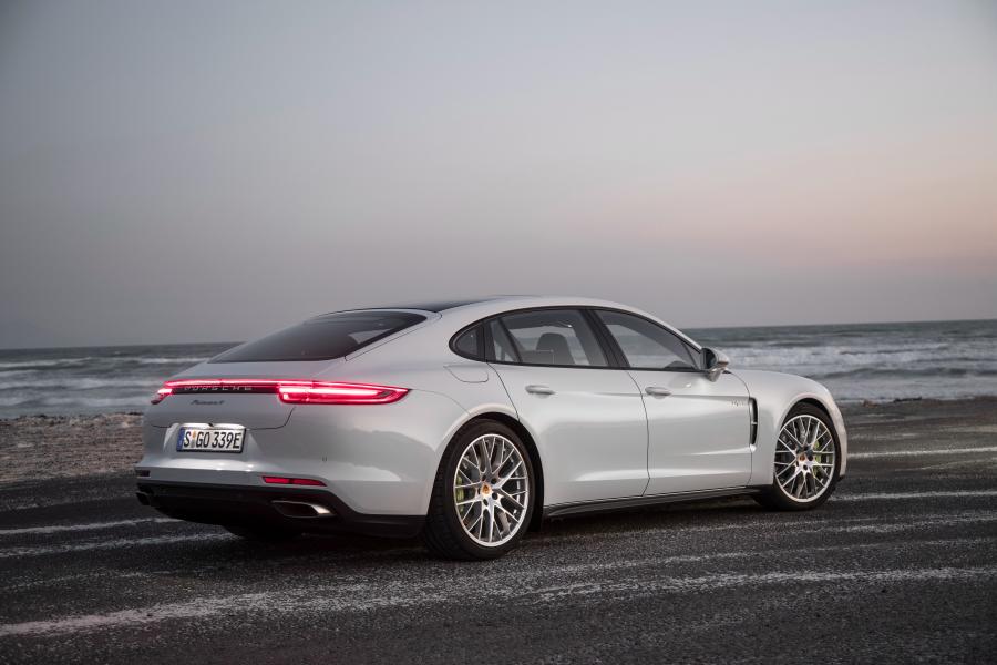  Porsche Panamera 4 E-Hybrid Executive 2016 года  (фото 20 из 21)